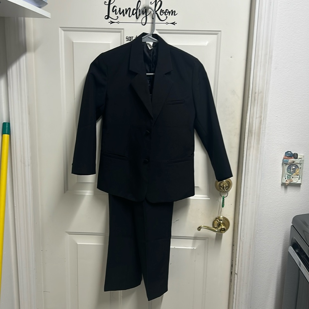 Boys black suit size 8